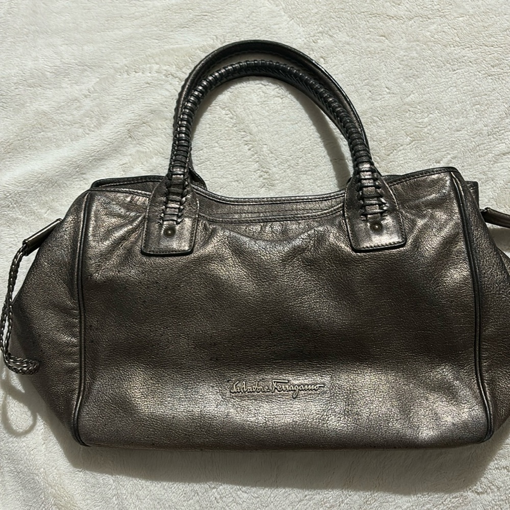 Silver/Gray Salvatore Ferragamo shoulder bag.